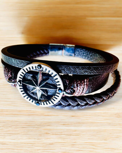 Armband "Compass Adventure" - möjlighet till personlig gravyr som present, 2 färgvarianter att välja mellan