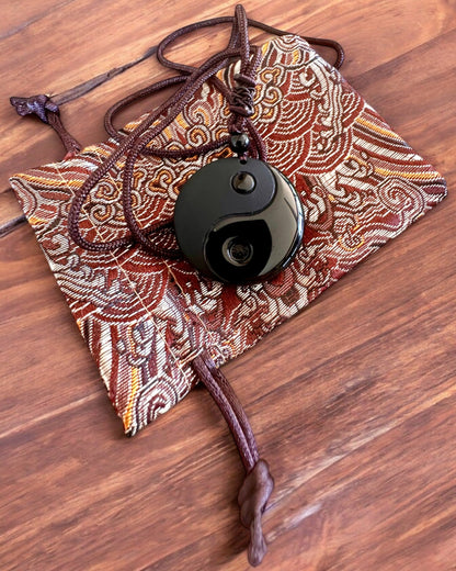 Boho-halsband i obsidian Yin Yang Tai Chi, möjlighet till personlig gravyr som present