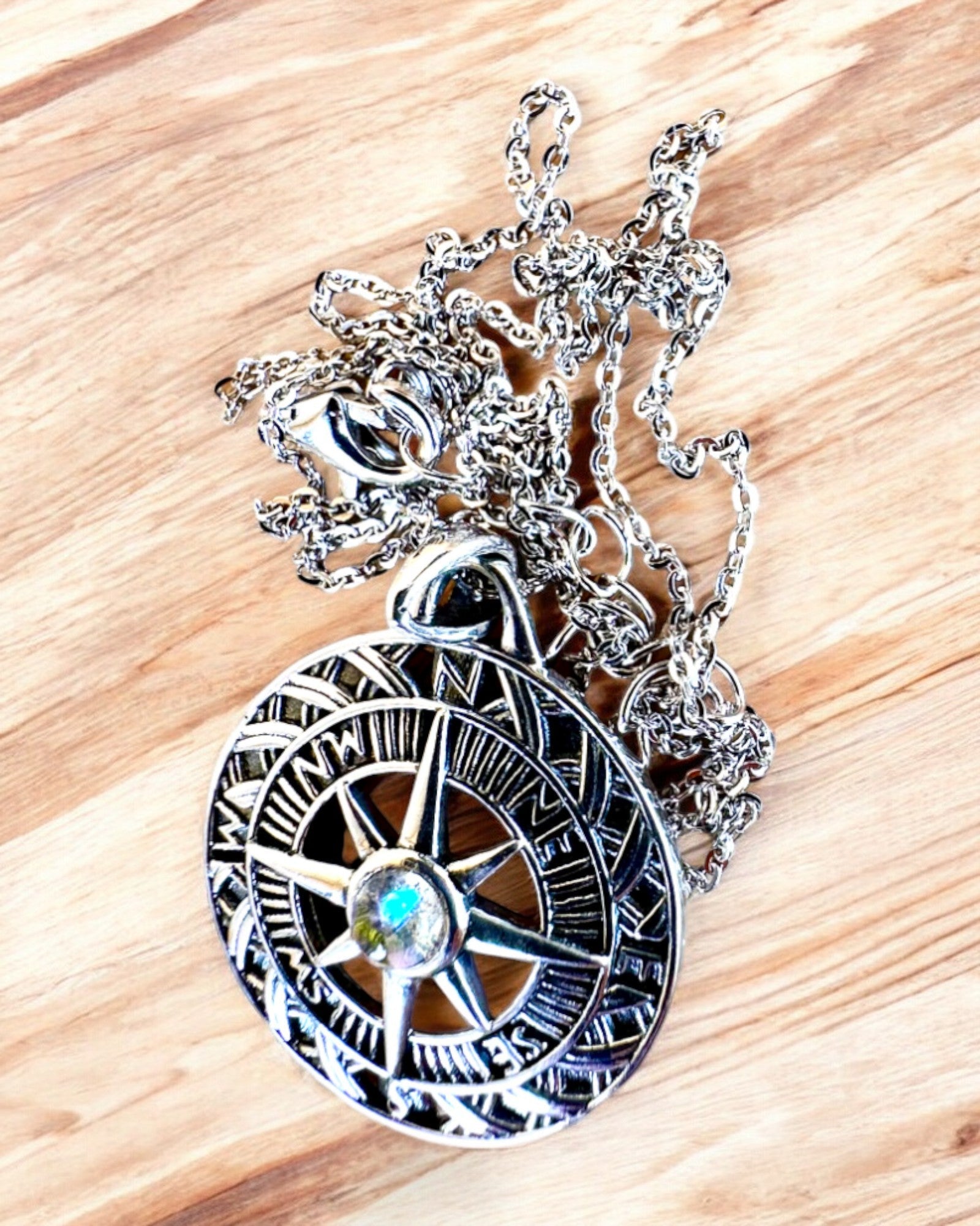 Amulett för Astralresor – Silverhalsband med Gravyr, personalisering för present