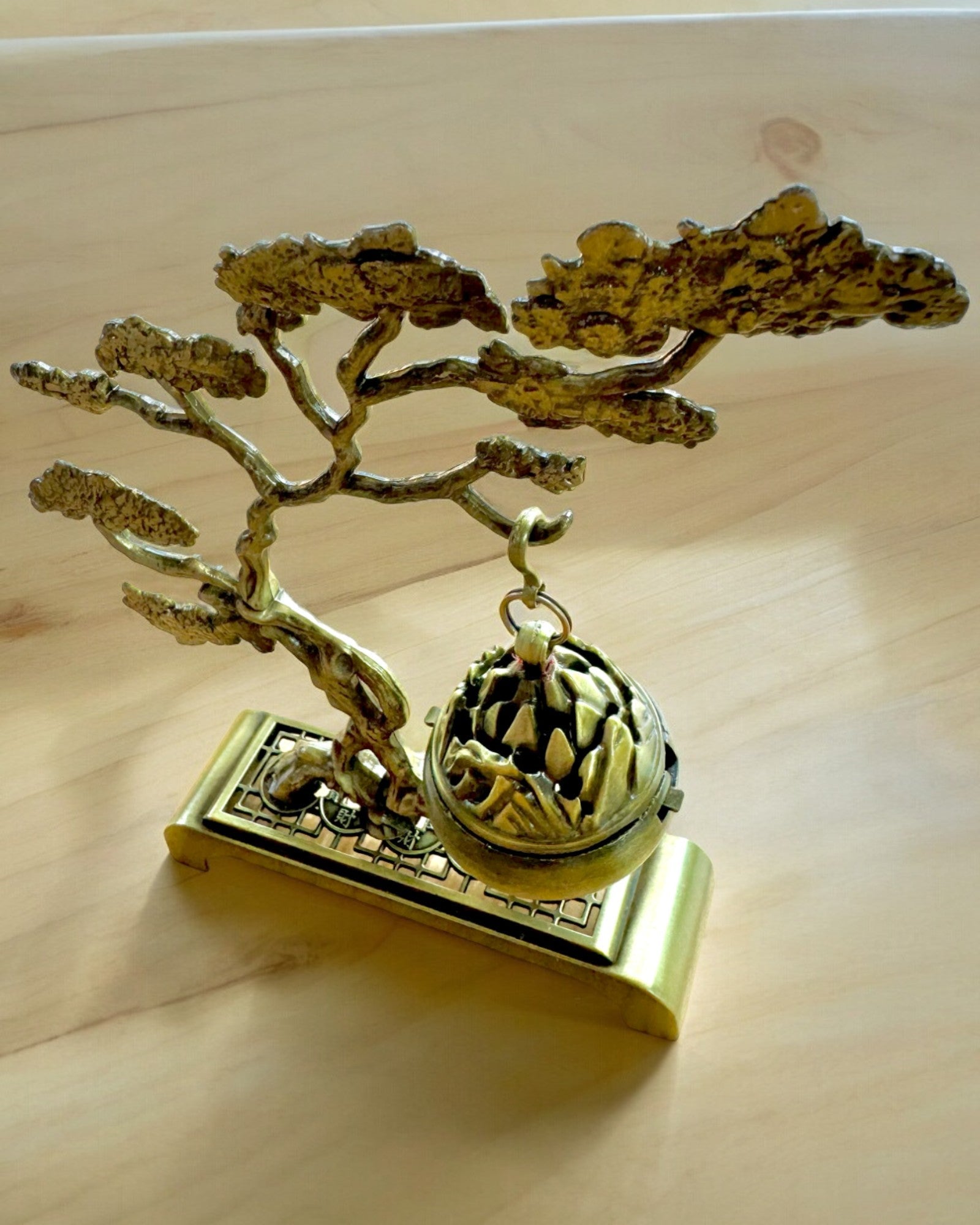 Elegant Metallisk Rökelsehållare Bonsai - möjlighet till personlig gravyr som present