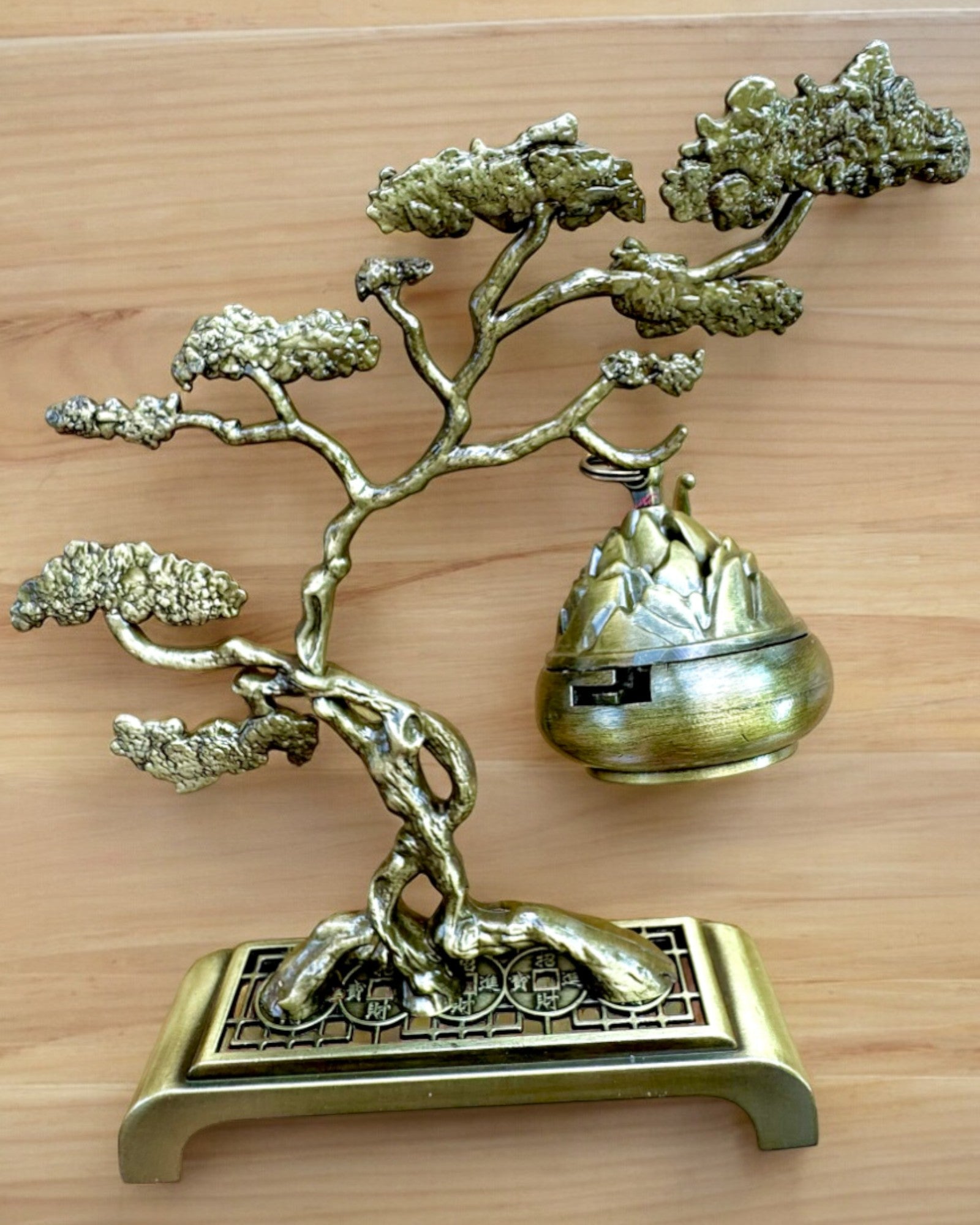 Elegant Metallisk Rökelsehållare Bonsai - möjlighet till personlig gravyr som present