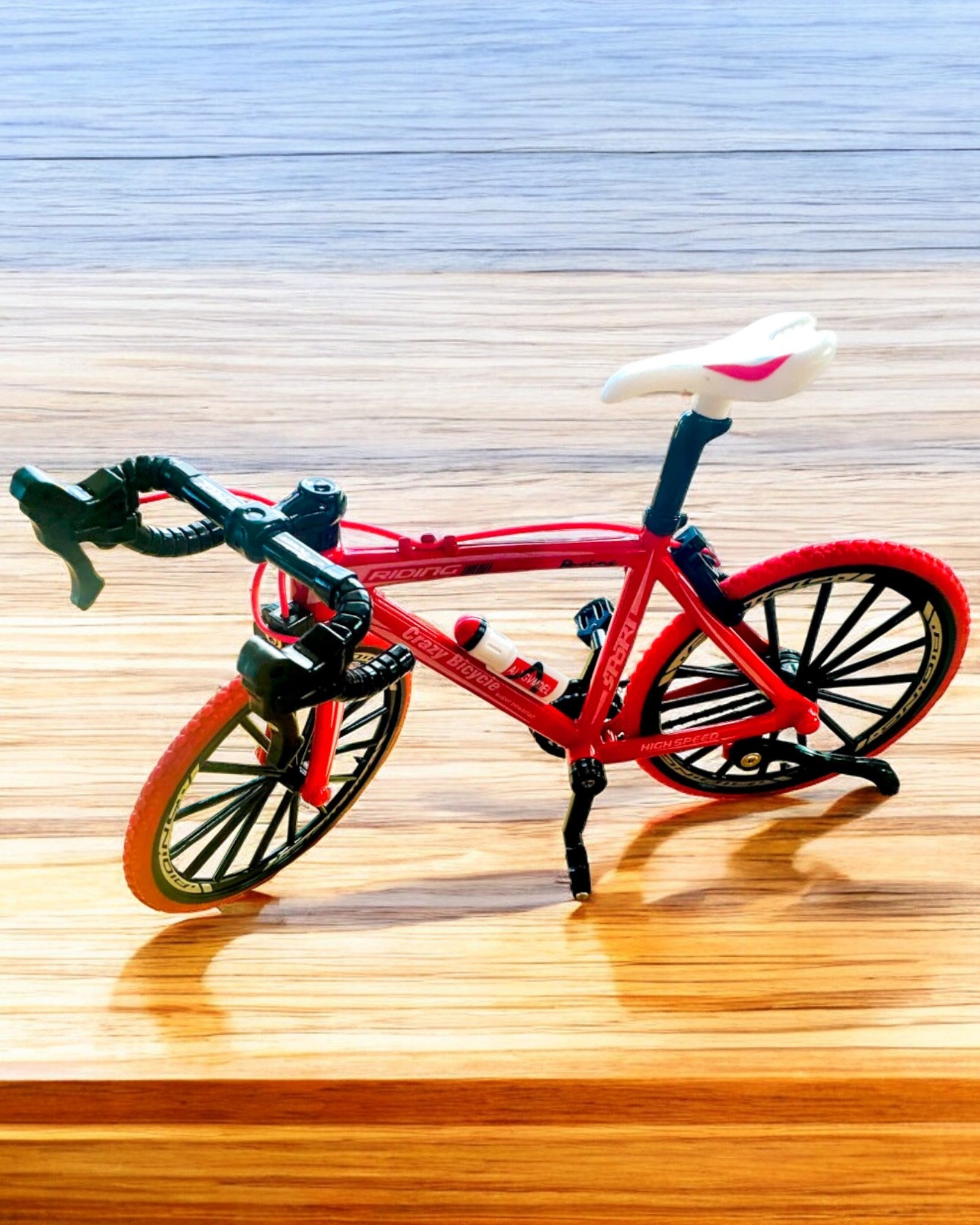 Miniatyrmodell Metall Röd Cykel "SpeedMaster" personalisering med gravyr som present, 2 färgvarianter