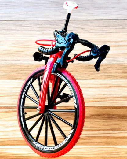 Miniatyrmodell Metall Röd Cykel "SpeedMaster" personalisering med gravyr som present, 2 färgvarianter