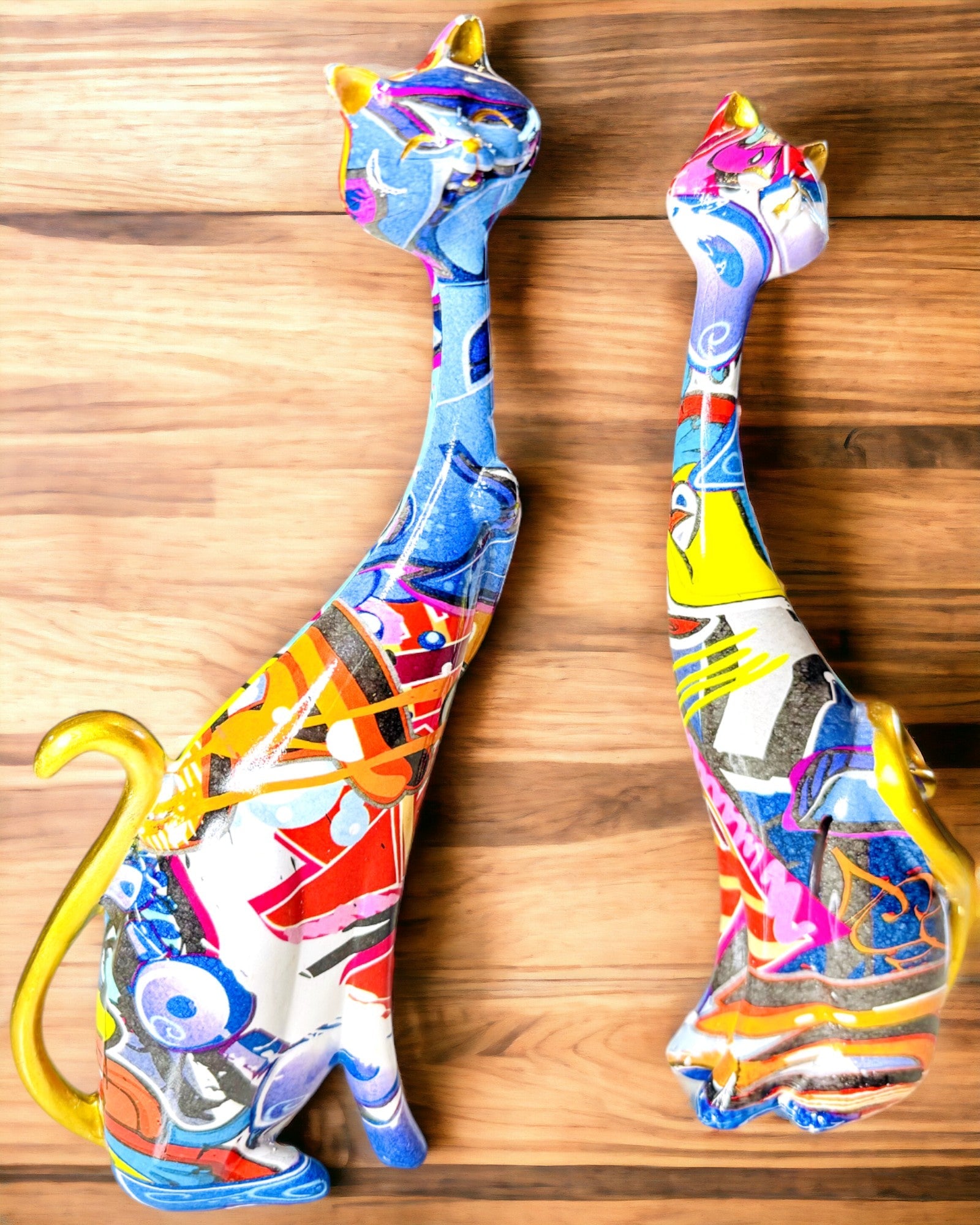 Abstrakta Kattfigurer "ArtCats", Handmålade, Resin – 25 cm, 2 st.