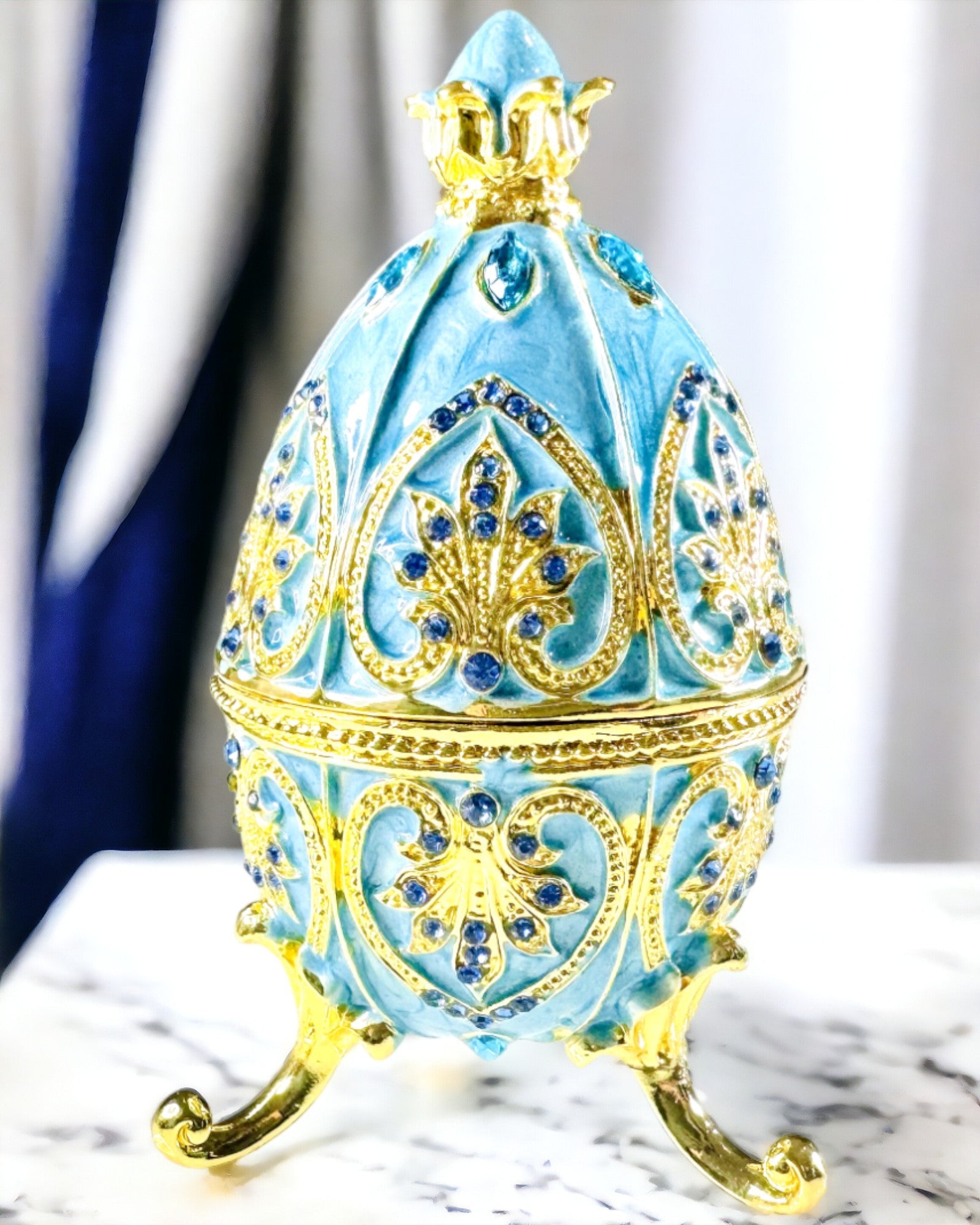 Himlens Fabergéägg – Emaljerad Smyckesorganisatör - färg blå himmel. Personalisering med gravyr.